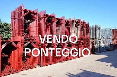 Ponteggio rigenerato e gru