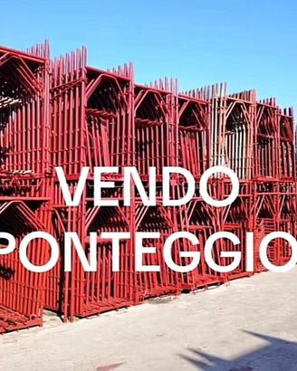 Ponteggio rigenerato e gru
