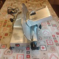 AFFETTATRICE MARCA FAC , CON LAMA DA 200 mm