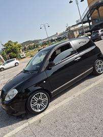 Lancia Ypsilon 1.4 16V GPL MOMODESIGN