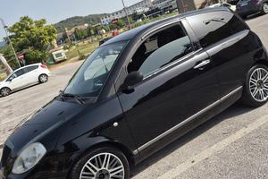 Lancia Ypsilon 1.4 16V GPL MOMODESIGN