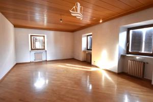 Bronzolo: casa con tre appartamenti