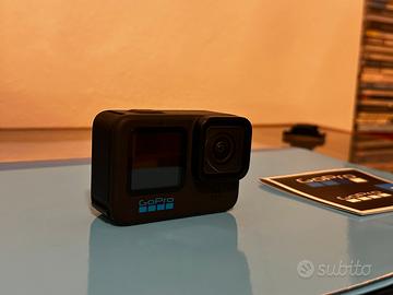 GoPro HERO 10 Black + Bundle Accessori Originali