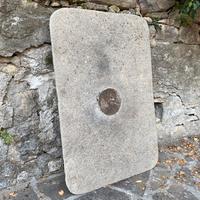 Tavolo in sasso e sedile panca in sasso centennali