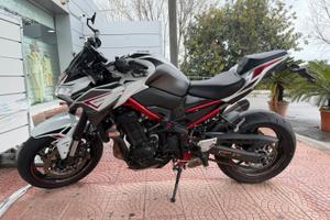 KAWASAKI Z900