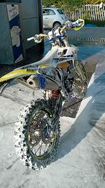 Moto Husqvarna 350 RockStar Edition