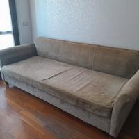 Divano in velluto colore verde salvia