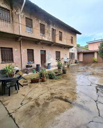 CASA DI CORTE A INVERUNO