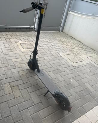 Monopattino Elettrico Xiaomi 1S – Pari al NUOVO