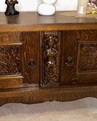 Madia Bretone credenza Rovere massello intagli ‘70