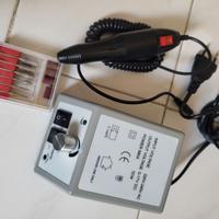 Fresa per unghie con piccolo difetto