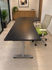 Scrivania angolare IKEA finitura in legno