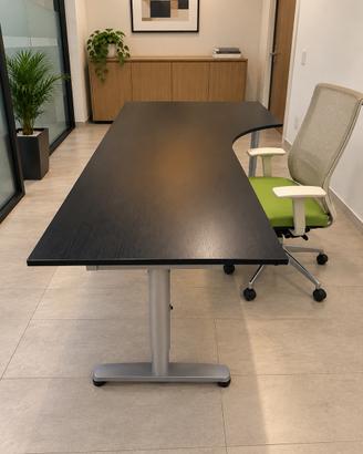 Scrivania angolare IKEA finitura in legno