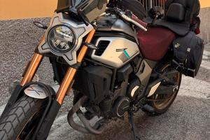 Clx 700 Heritage CF moto