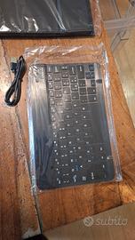 Custodia per tablet con tastiera