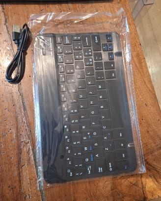 Custodia per tablet con tastiera