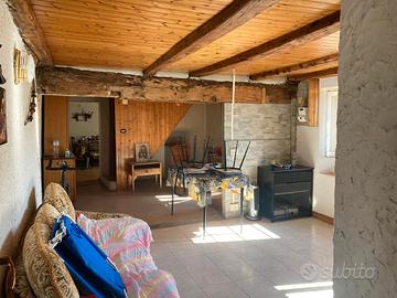 Casa in sasso colline di Varsi isolata