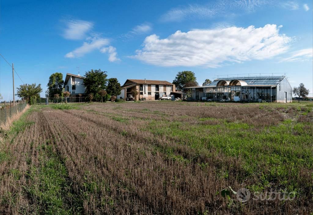 Rustico / Casale di 240 m² con più di 5 locali e b - Vista 2