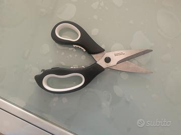 forbice consistente, non leggera, nuova
