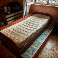 Letti singoli più due poltrone 