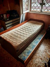 Letti singoli più due poltrone 