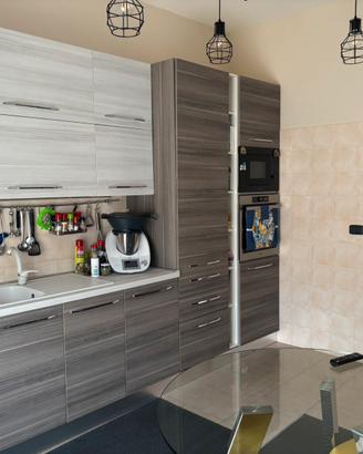 Cucina componibile 4 m. con elettrodomestici nuovi