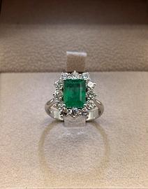 Anello contorno smeraldo 2.70ct diamanti 1.08ct