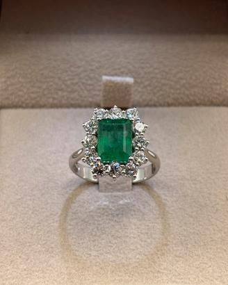 Anello contorno smeraldo 2.70ct diamanti 1.08ct