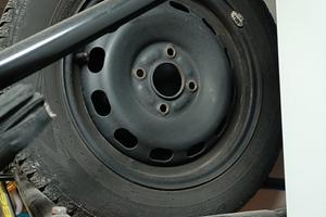 Cerchi in ferro con pneumatici 