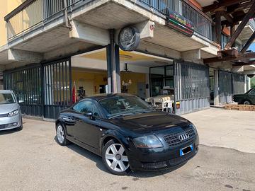 Audi TT molto bello completamente ricondizionato t