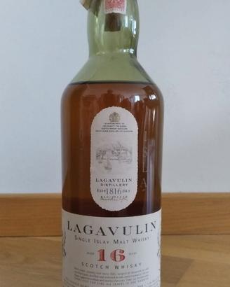 LAGAVULIN Single Islay Malt Whisky