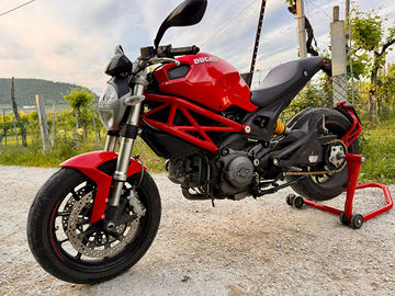 Ducati Monster 796