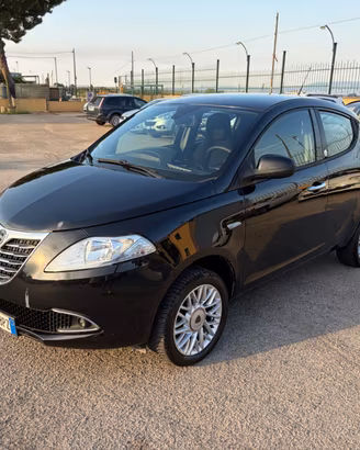 Lancia Ypsilon 0.9 TwinAir 85 CV 5 porte Metano Ec