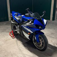Yamaha R1 BIG BANG da vetrina