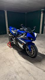 Yamaha R1 BIG BANG da vetrina