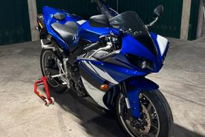 Yamaha R1 BIG BANG da vetrina