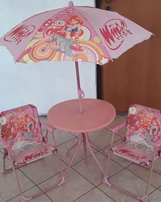 Set tavolino, ombrellone e sedie a tema Winx