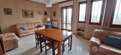 Appartamento con terrazzo vista mare, posto auto e