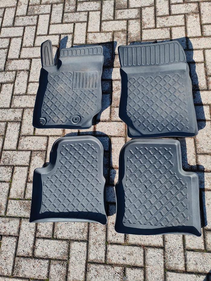 Tappetini Auto MTM Su Misura Per Opel Corsa B (1993-2000) - Set 4 Pezzi In Moquette Nera Con Bordo Antiscivolo - Made In Italy