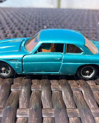 auto vintage POLITOYS 515 iso rivolta 1/43