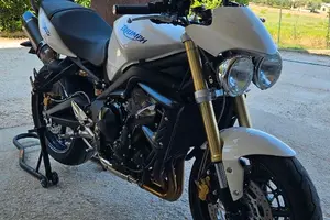 Triumph street triple 675