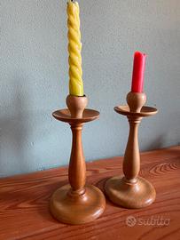 Coppia di candelabri in legno