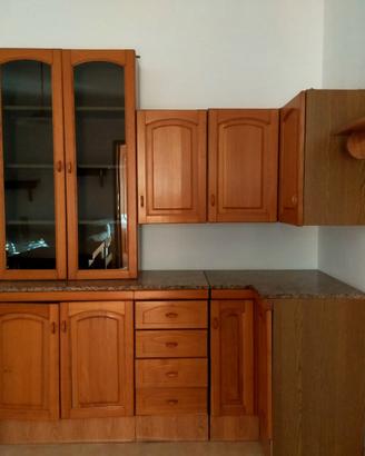 Mobili  angolari/ Credenza con vetrina