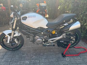 Ducati Monster 696