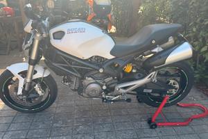 Ducati Monster 696