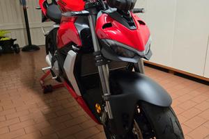 Ducati Streetfighter V2 - 4.400 km - Garanzia