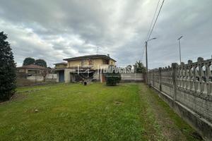 Ampio bilocale con giardino, cantina e box