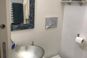 Camera in appartamento di 3 locali