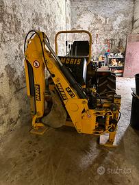 Braccio escavatore per trattore