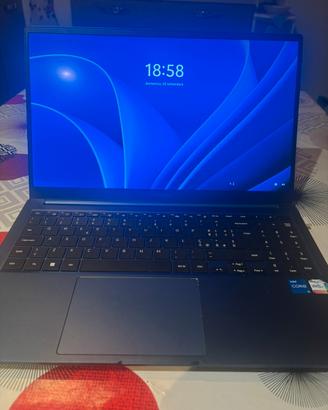 Samsung Galaxy Book 15,6 i5 + Borsa Tucano+Muose